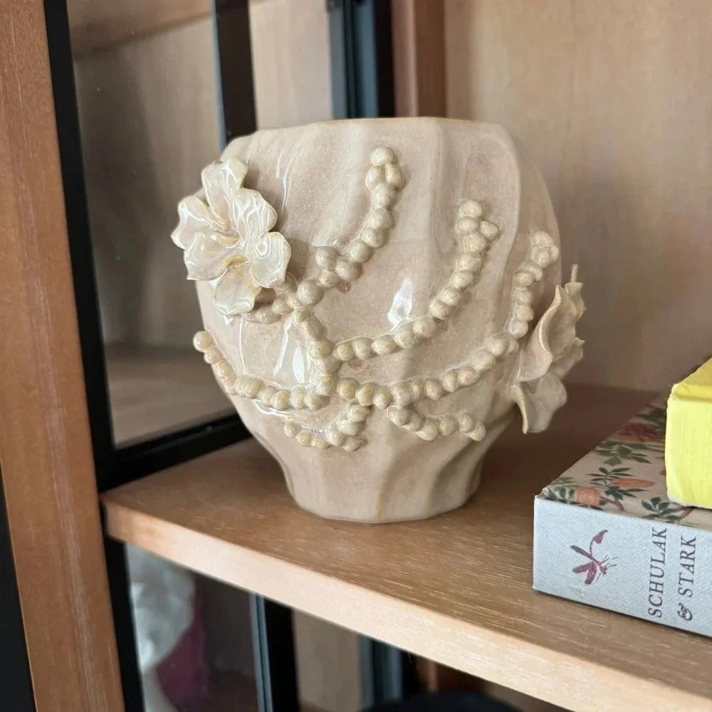 Anthropologie Corale textured jar candle sol tobac floral beige large 3D planter - Picture 6 of 7